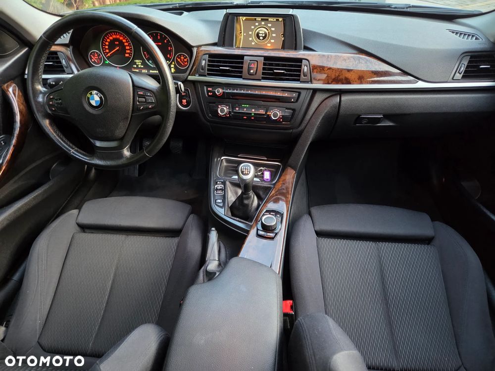 BMW Seria 3 318d Sport Line - 9