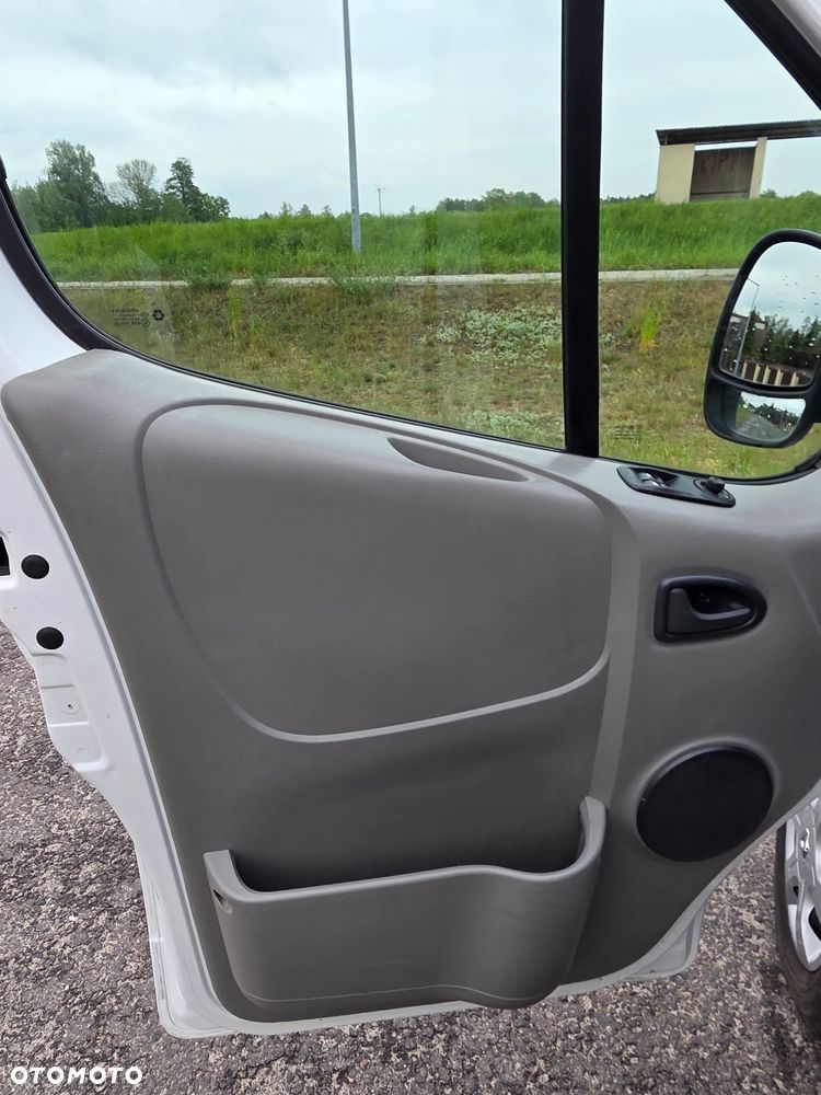 Renault Trafic - 25