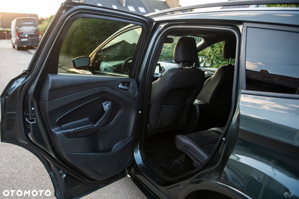Ford Kuga 1.5 EcoBoost 2x4 ST-Line - 28