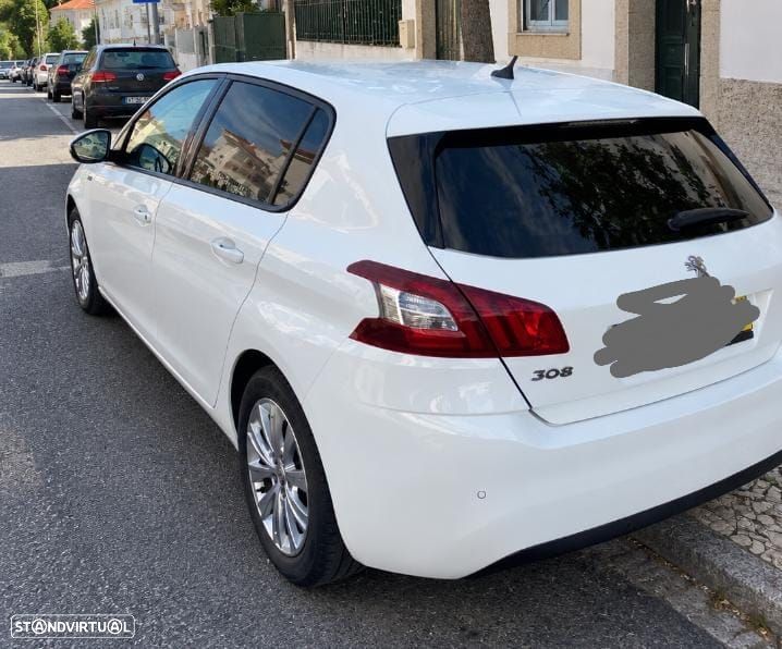 Peugeot 208 - 3