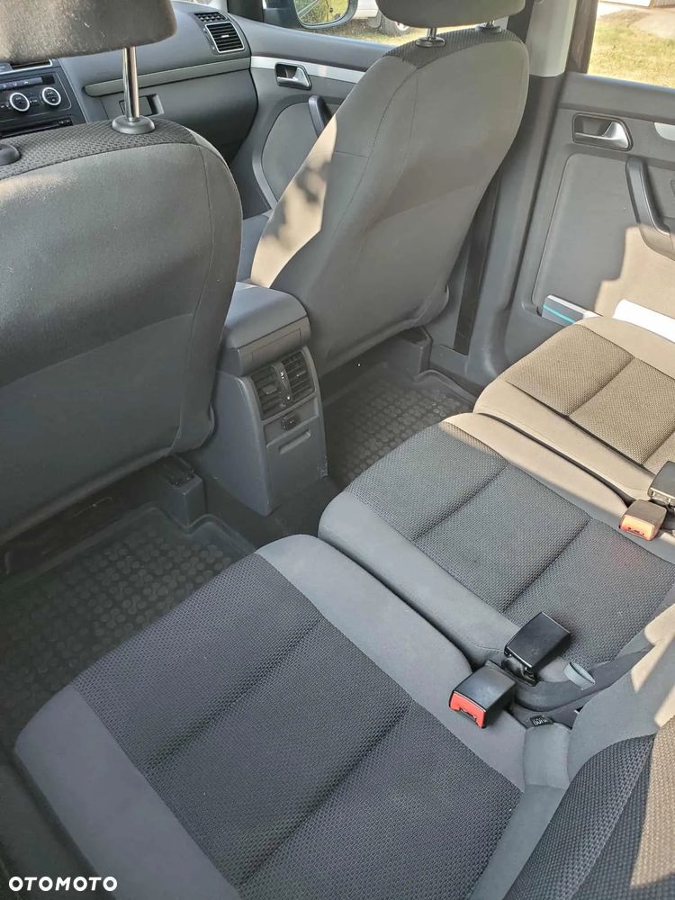 Volkswagen Touran - 8