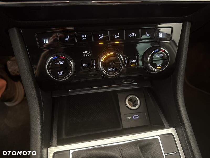 Skoda Superb 2.0 TDI SCR Ambition - 17