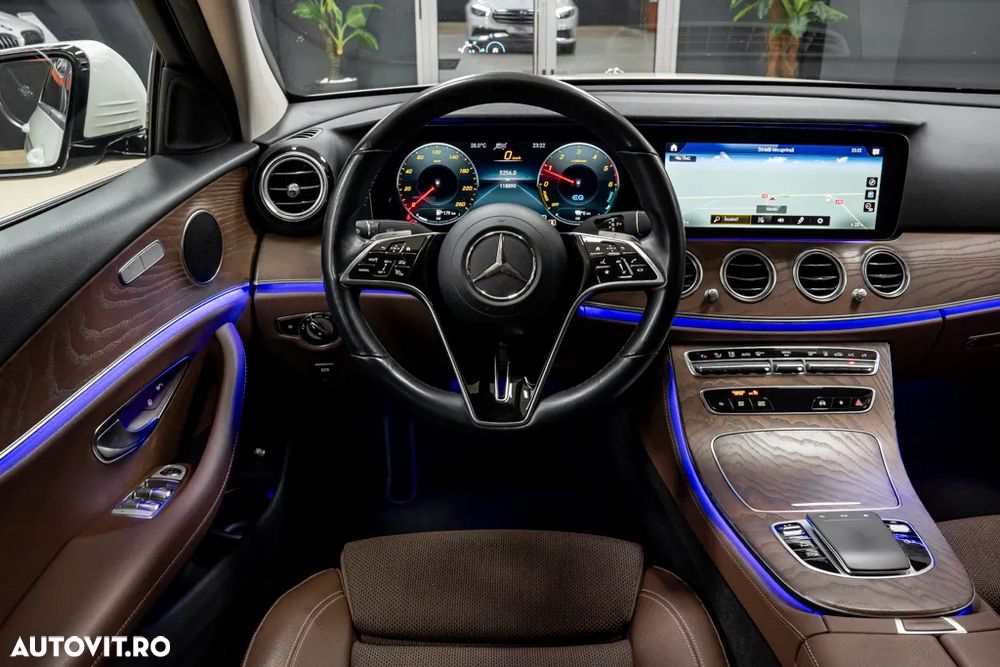 Mercedes-Benz E 300 de Aut. - 33