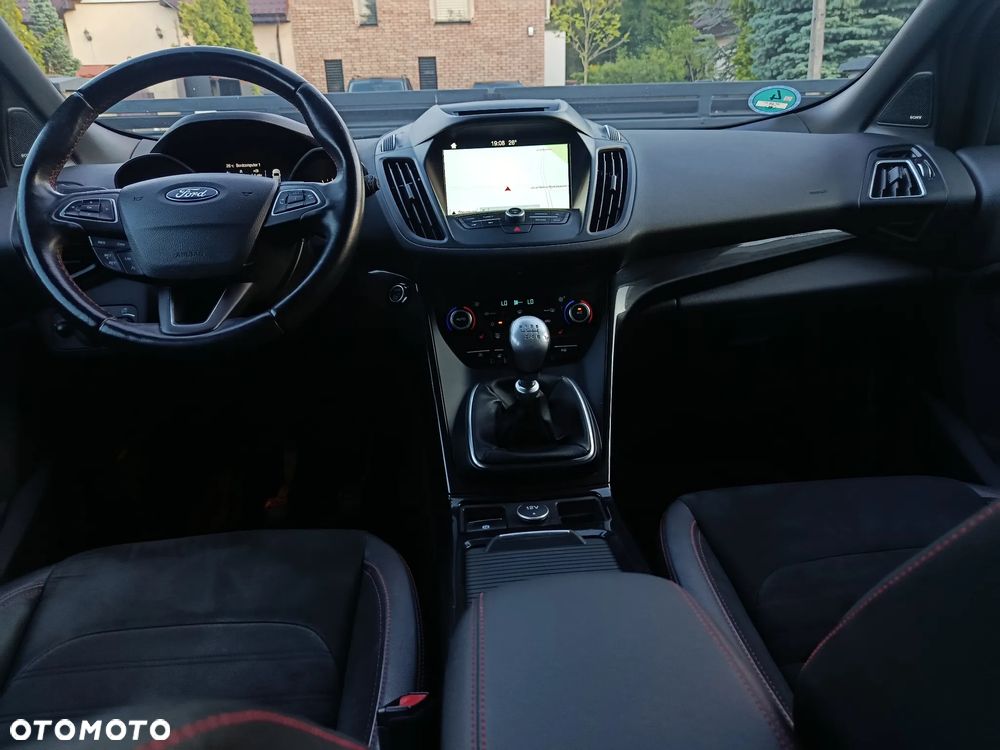 Ford Kuga 1.5 EcoBoost 2x4 ST-Line - 28