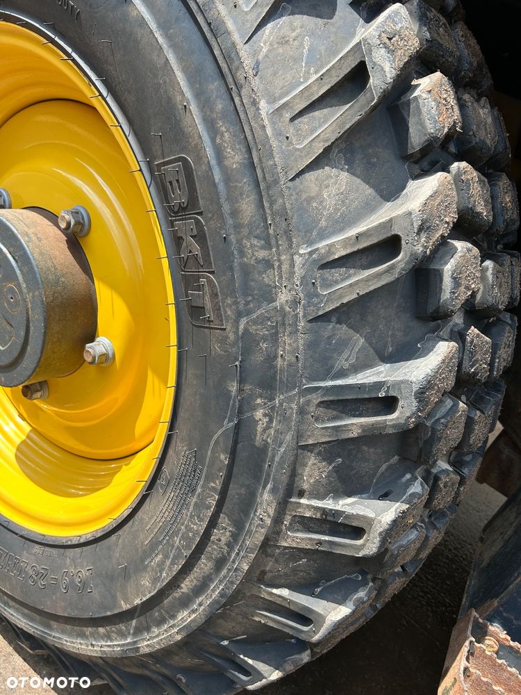 Komatsu WB97-S5 - 22