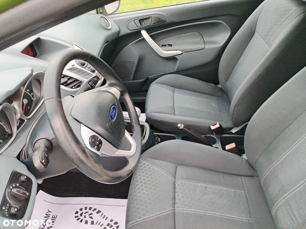 Ford Fiesta - 24