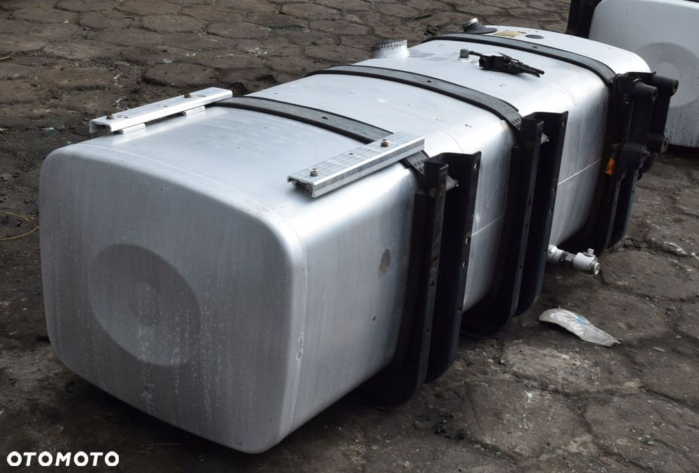 ZBIORNIK PALIWA z AdBlue MAN TGX TGS LOW DECK - 6