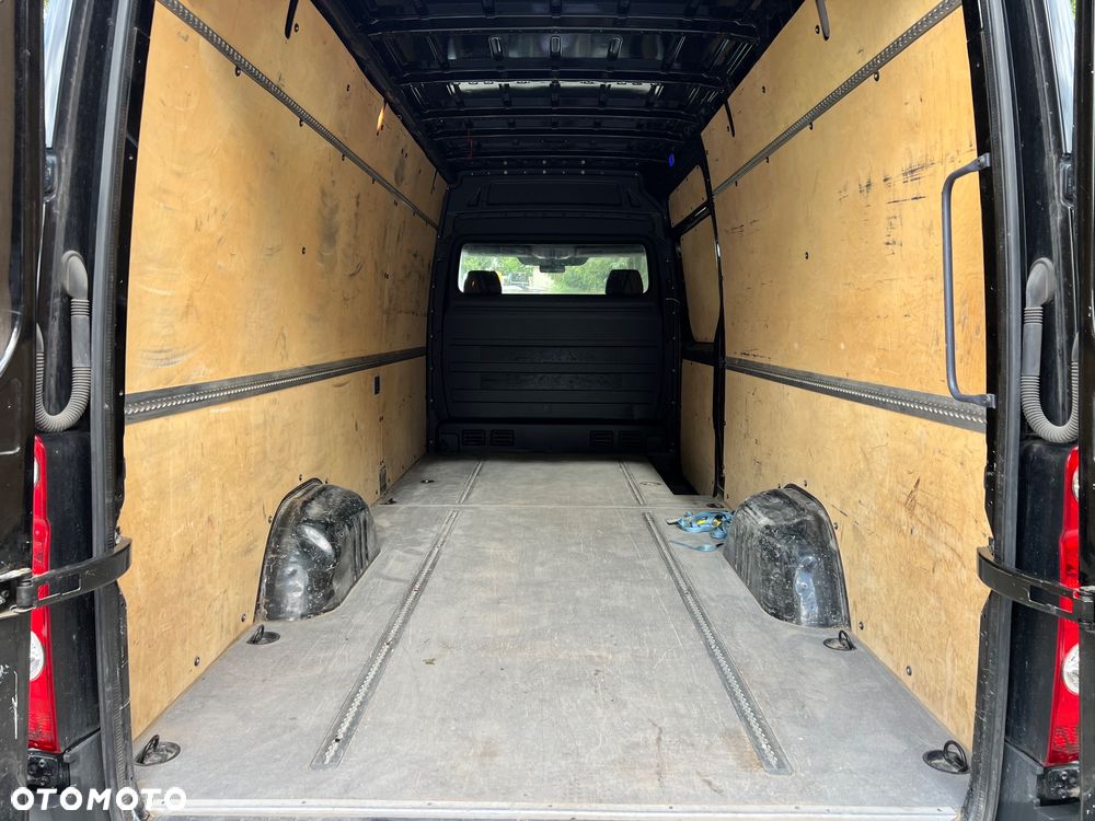 Volkswagen Crafter 2.0 TDI 163KM 2016 rok  Maxi Jumbo Czarny - 17
