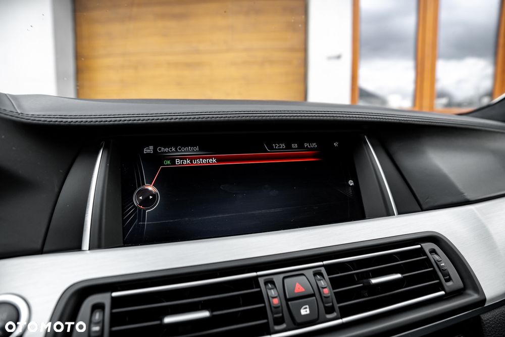 BMW Seria 5 M550d xDrive - 35