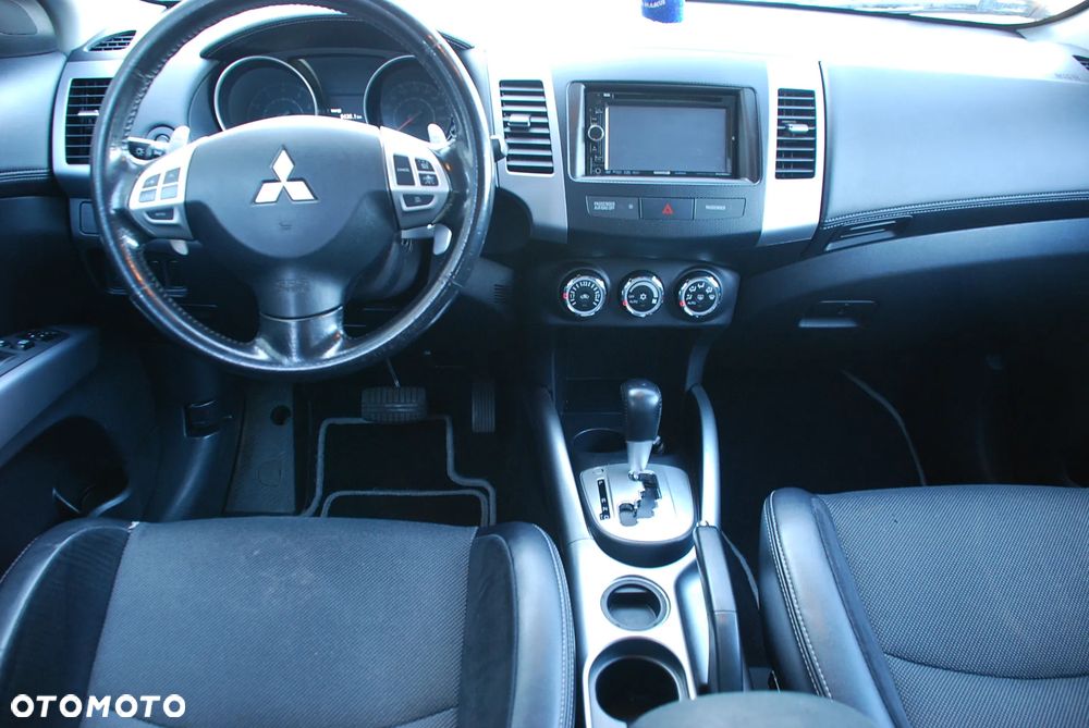 Mitsubishi Outlander 2.0 Intense NAVI 2WD EU5 CVT - 16
