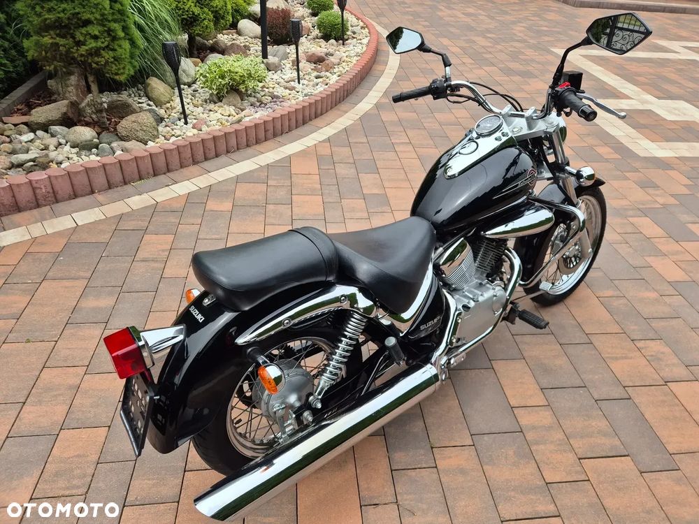 Suzuki Intruder - 8
