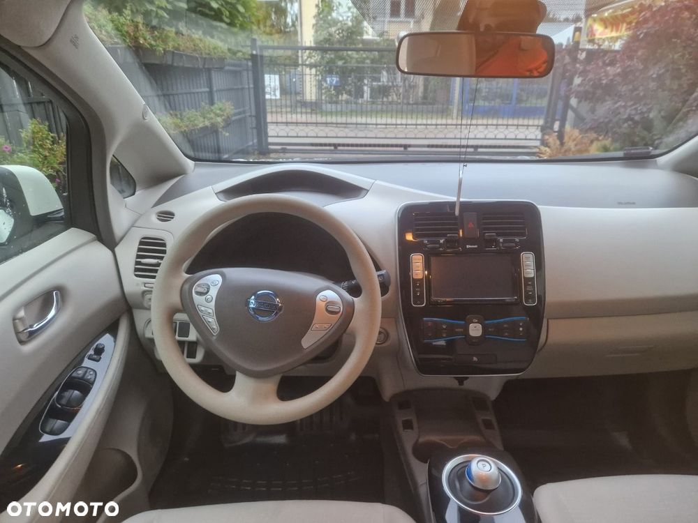 Nissan Leaf 24 kWh (mit Batterie) Visia + - 10