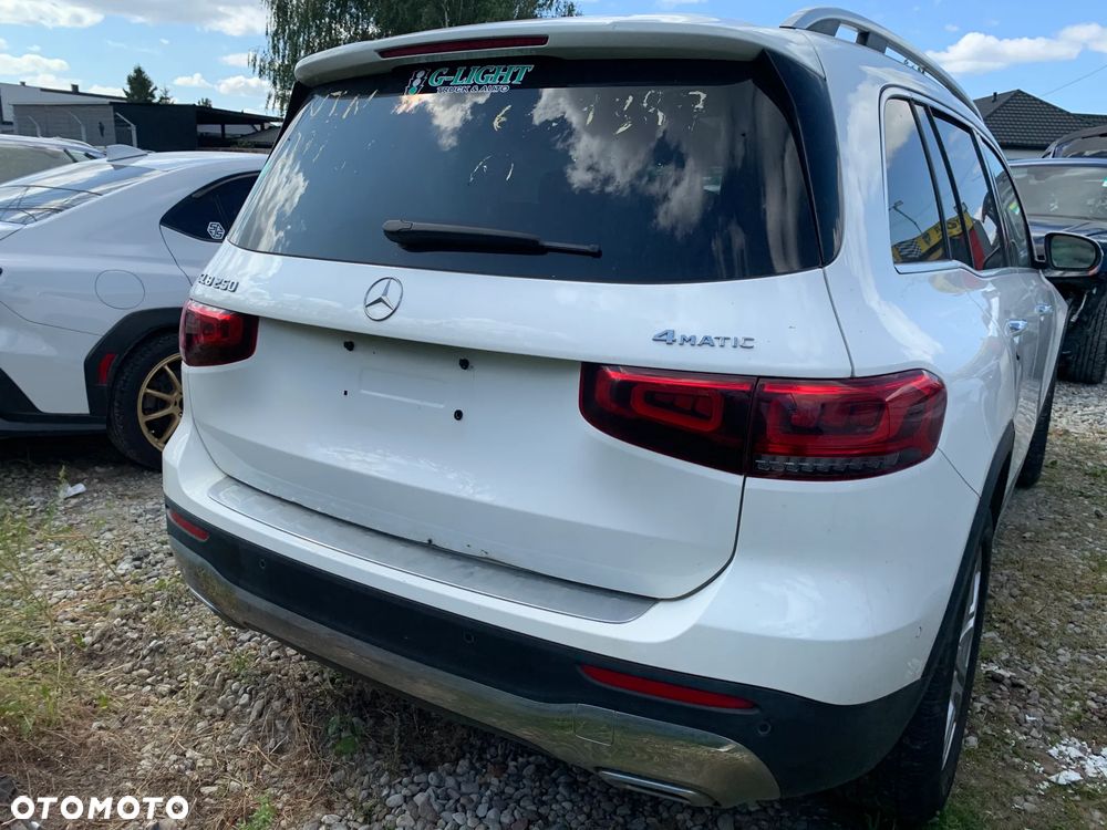 Mercedes-Benz GLB 250 4Matic 8G-DCT - 6