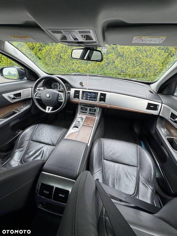Jaguar XF 2.0 T Luxury - 17