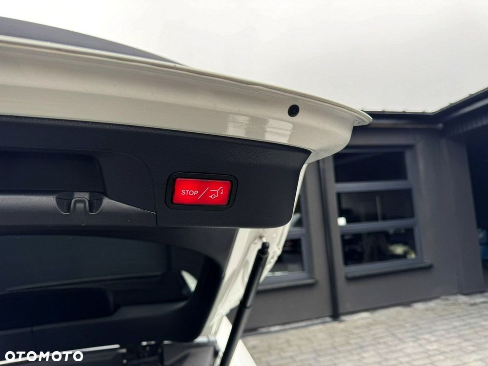 Mercedes-Benz GLC 300 4Matic 9G-TRONIC AMG Line Plus - 29