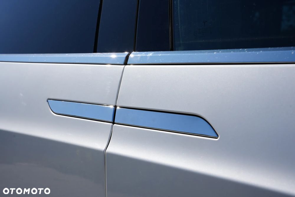 Tesla Model X - 18