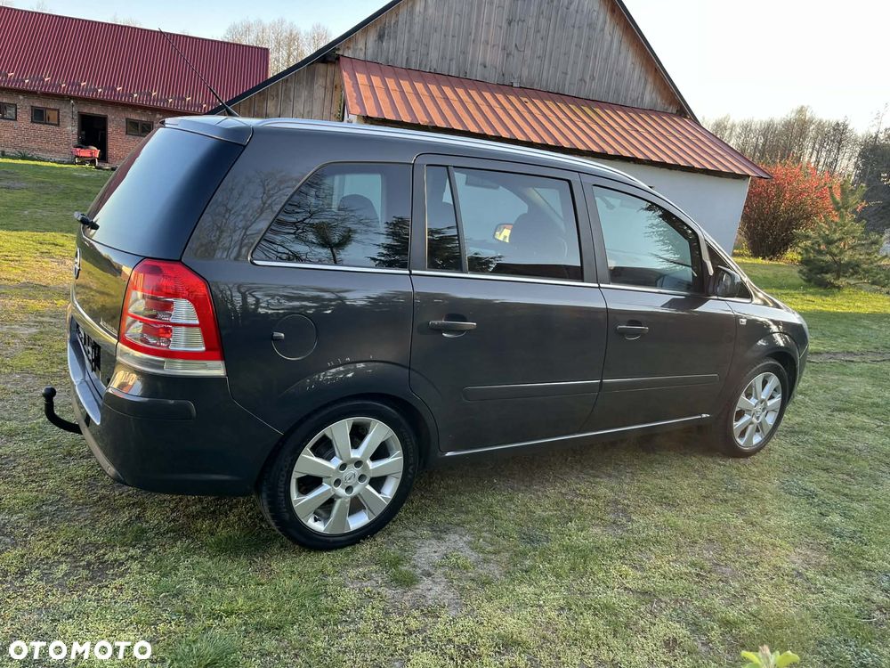 Opel Zafira 1.8 Cosmo - 26