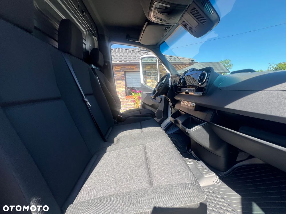 Mercedes-Benz Sprinter - 13