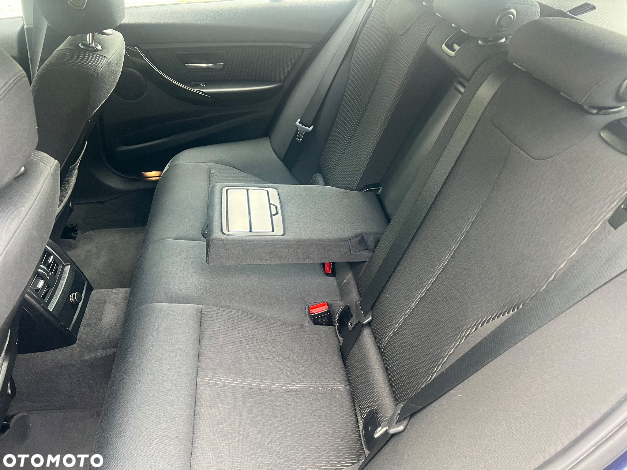 BMW Seria 3 318d - 14