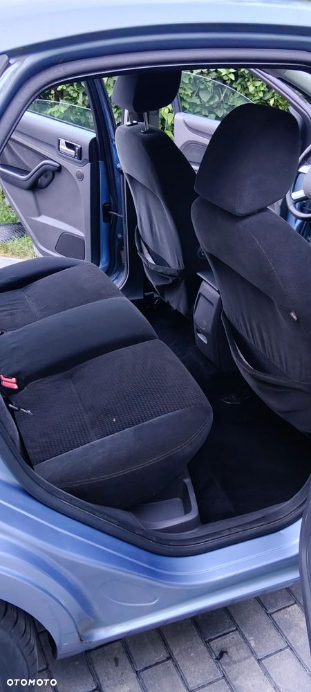 Ford Focus 1.6 TDCi Ghia - 11