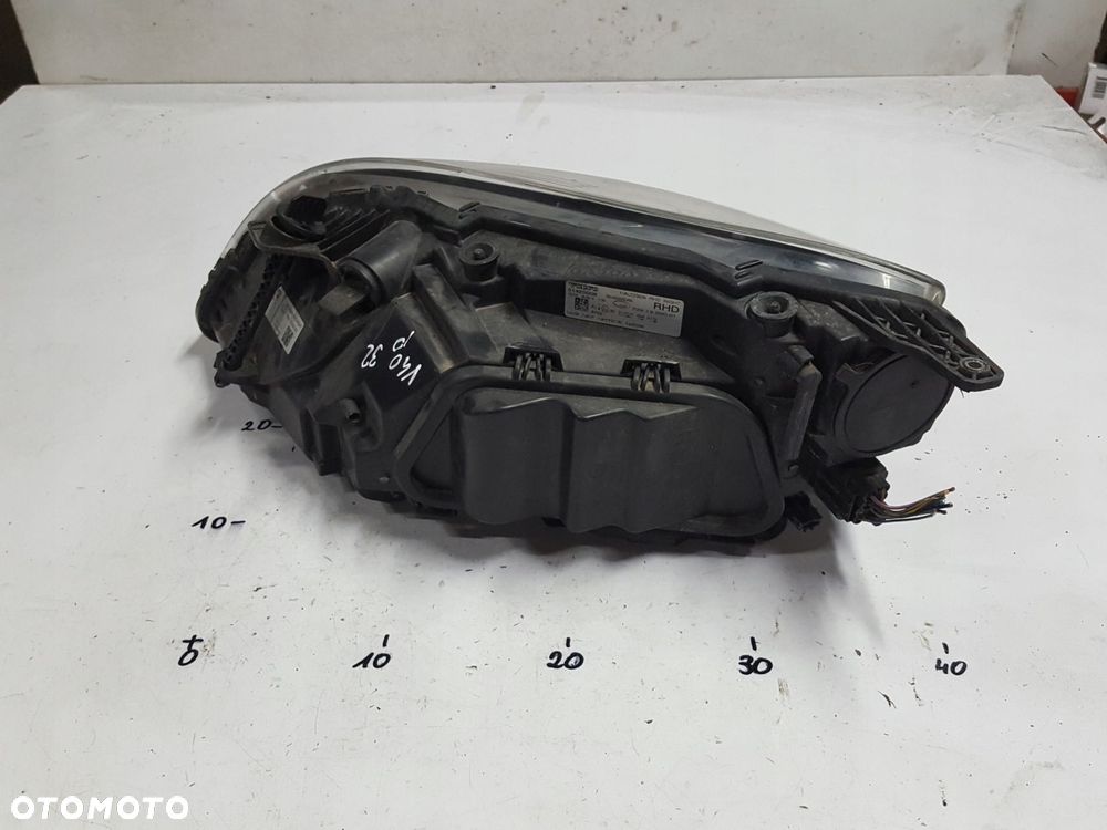 VOLVO V40 II 2 12-16r LAMPA PRAWA PRZÓD ANGLIK - 4