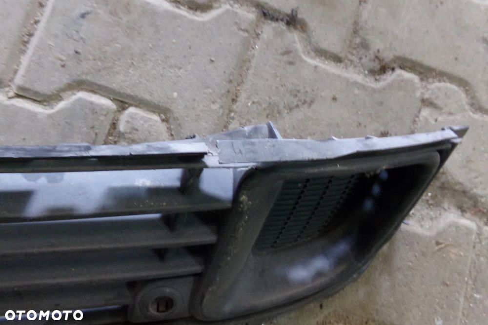 Citroen C5 III kratka atrapa zderzaka 9681052677 - 2