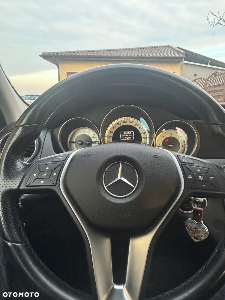 Mercedes-Benz Klasa C 220 CDI DPF (BlueEFFICIENCY) Avantgarde - 7