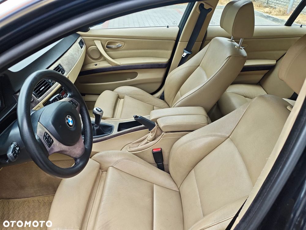 BMW Seria 3 325i - 16