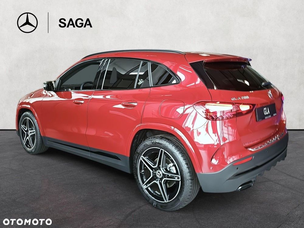 Mercedes-Benz GLA - 8