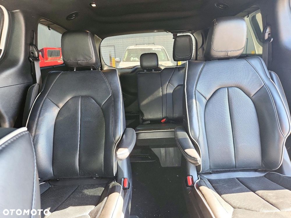 Chrysler Pacifica - 10