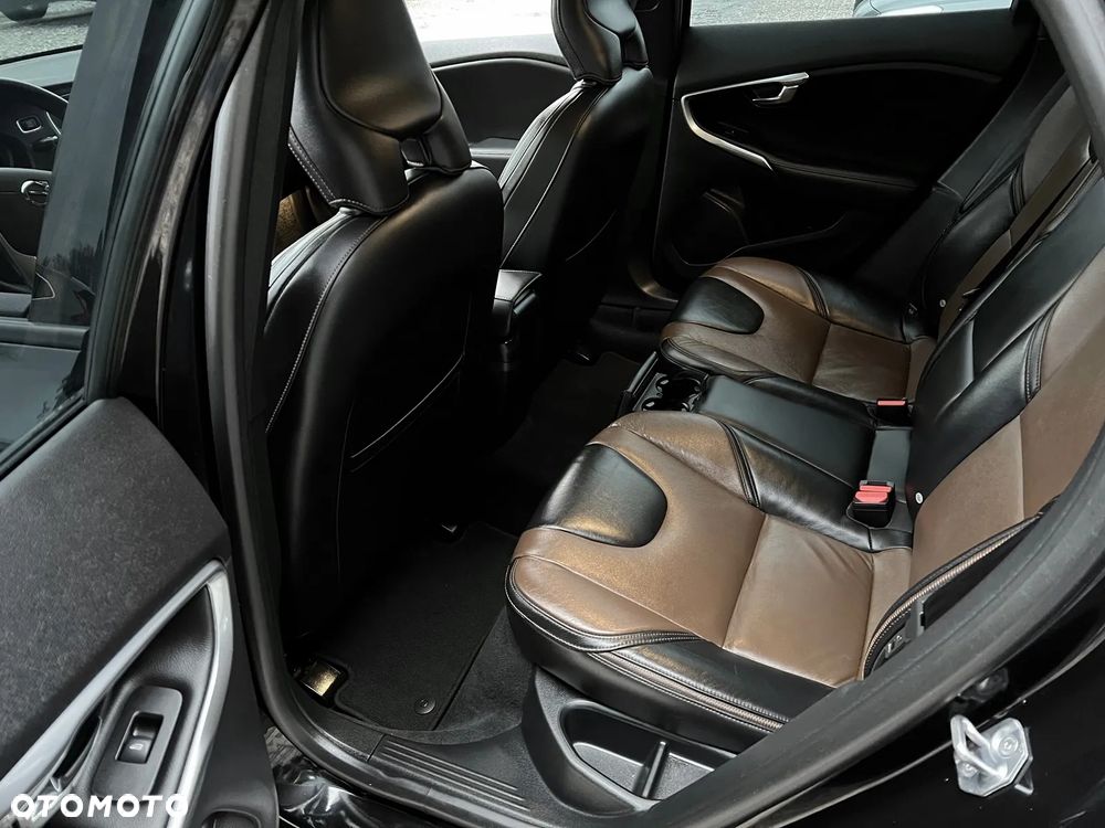 Volvo V40 Cross Country - 19