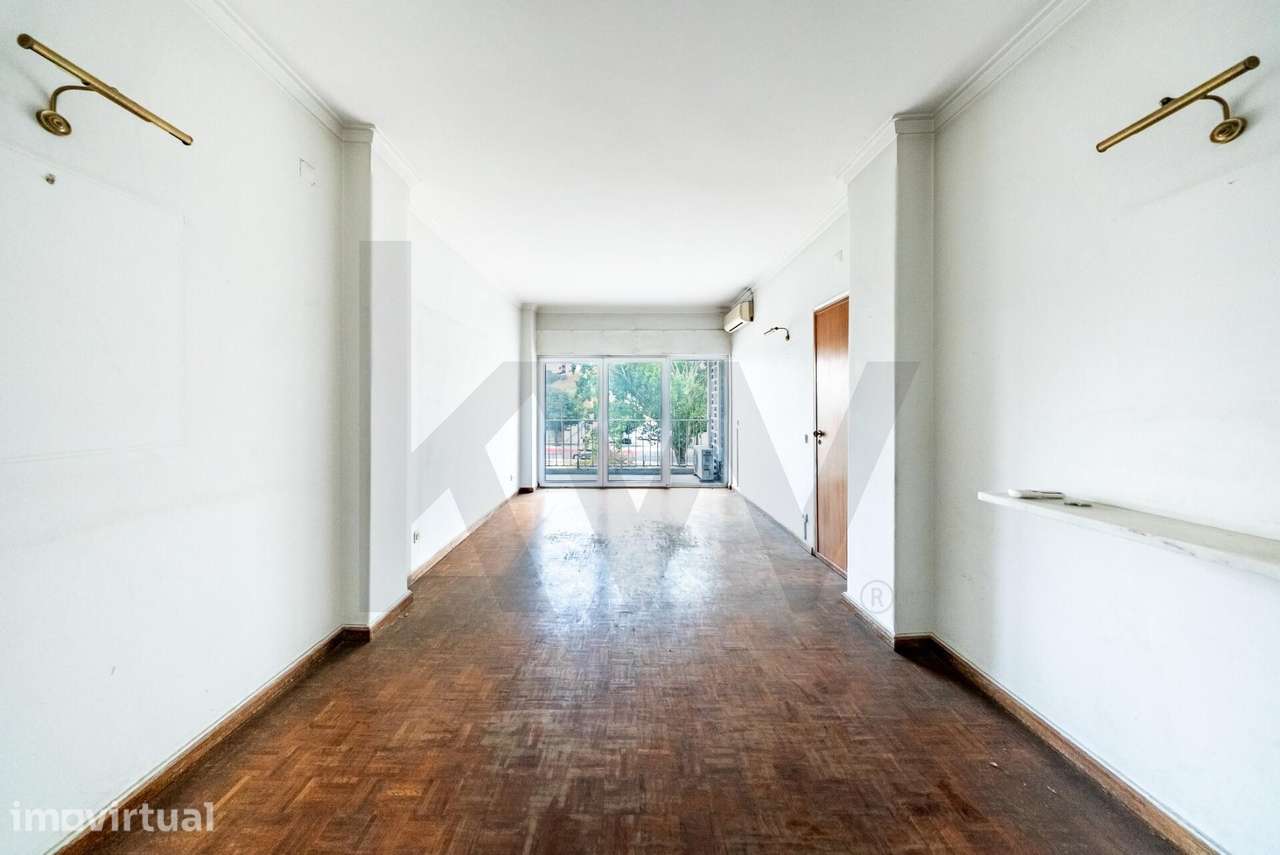 Apartamento T3 para remodelação junto ao Califa - Grande imagem: 4/21