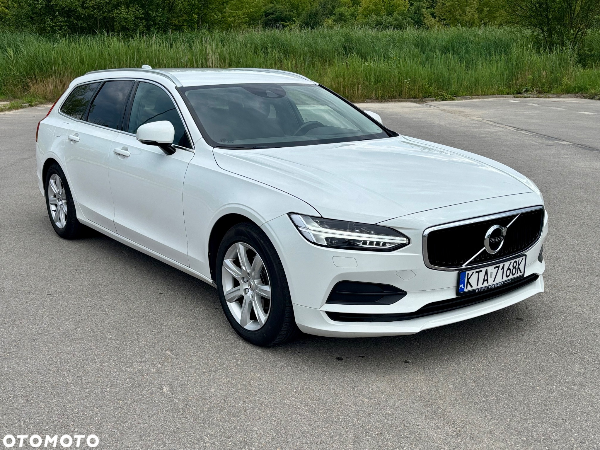 Volvo V90 D4 Momentum - 2