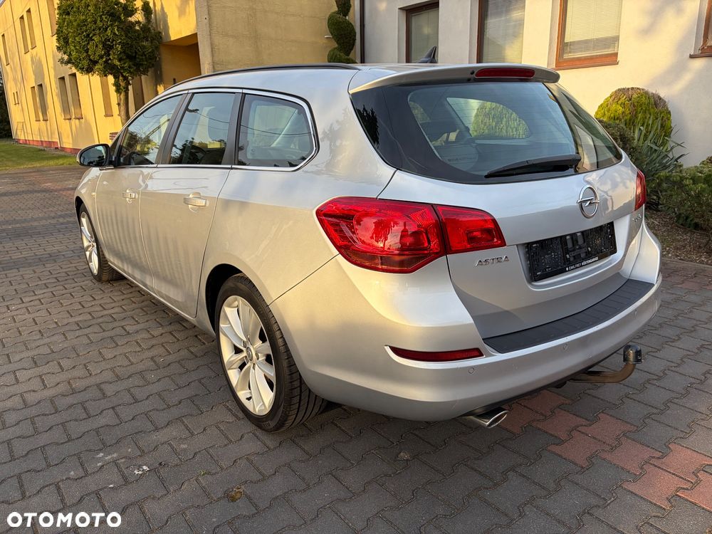 Opel Astra 1.6 Turbo Edition - 9