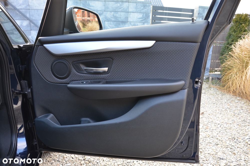 BMW Seria 2 218d - 6