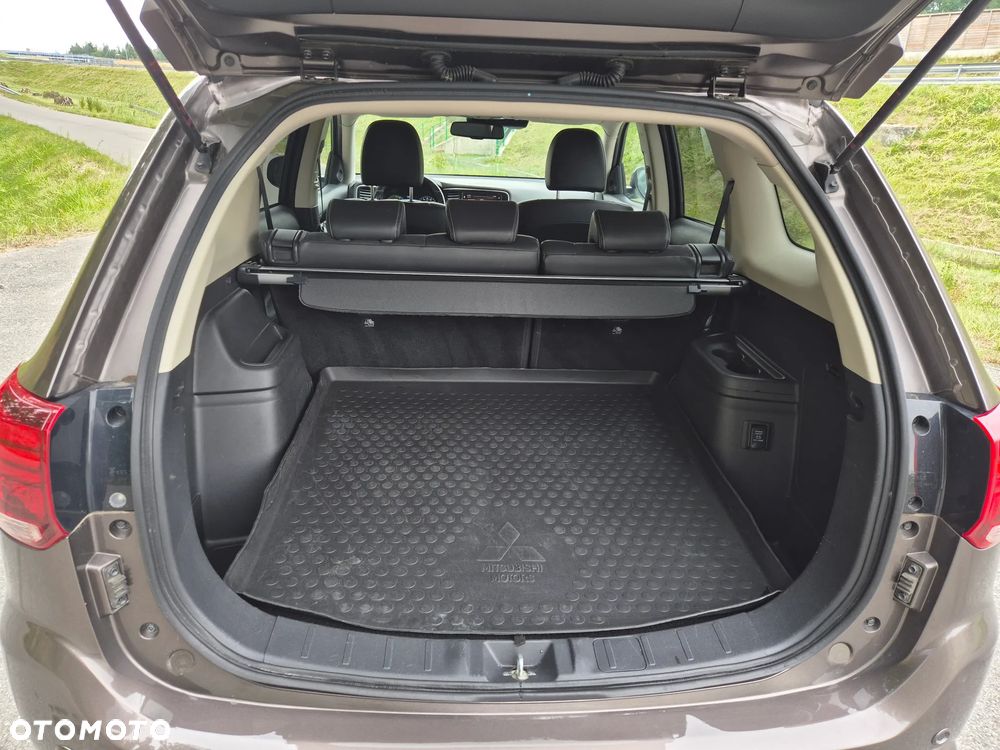 Mitsubishi Outlander - 11