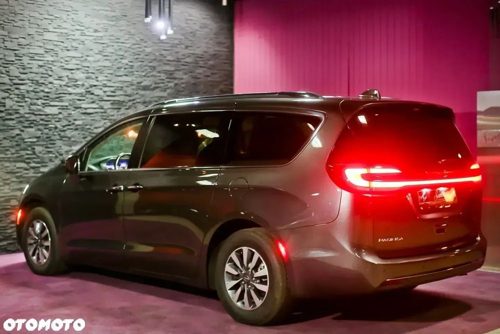 Chrysler Pacifica - 14