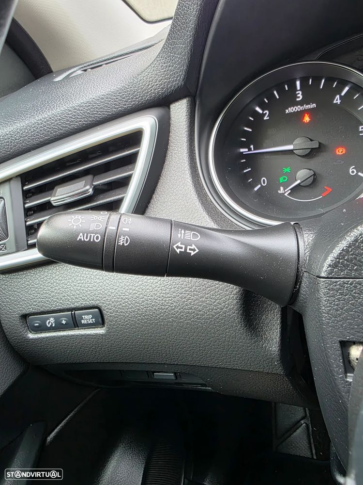 Nissan Qashqai 1.5 dCi N-Connecta - 31