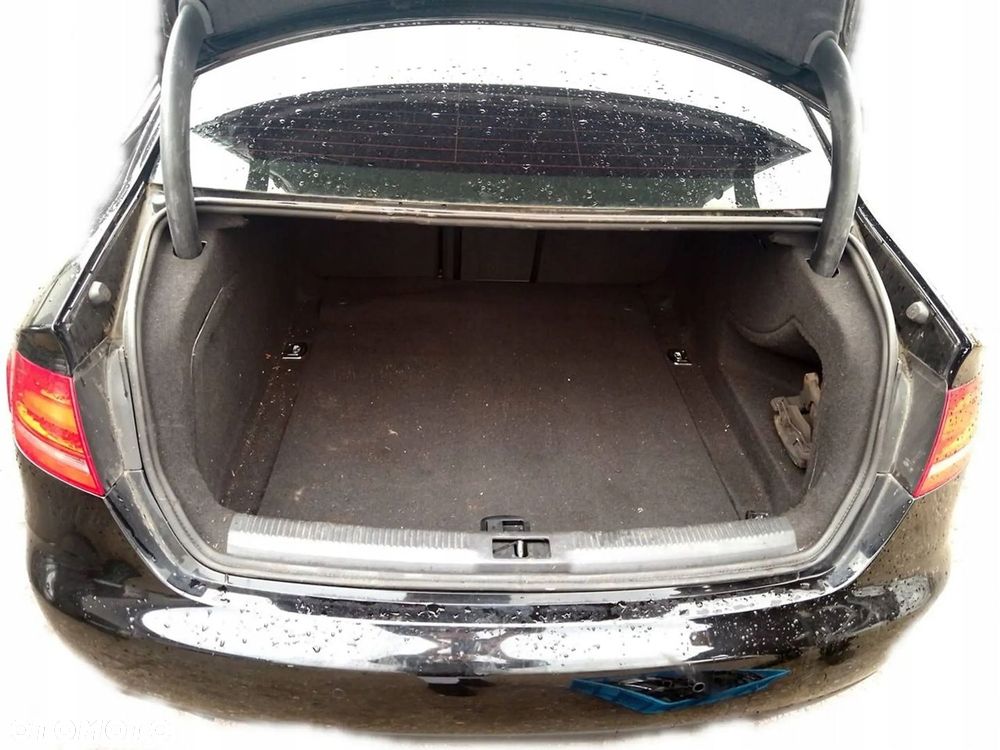 AUDI A4 B8 SEDAN PAS TYLNY WANNA LY9B - 1