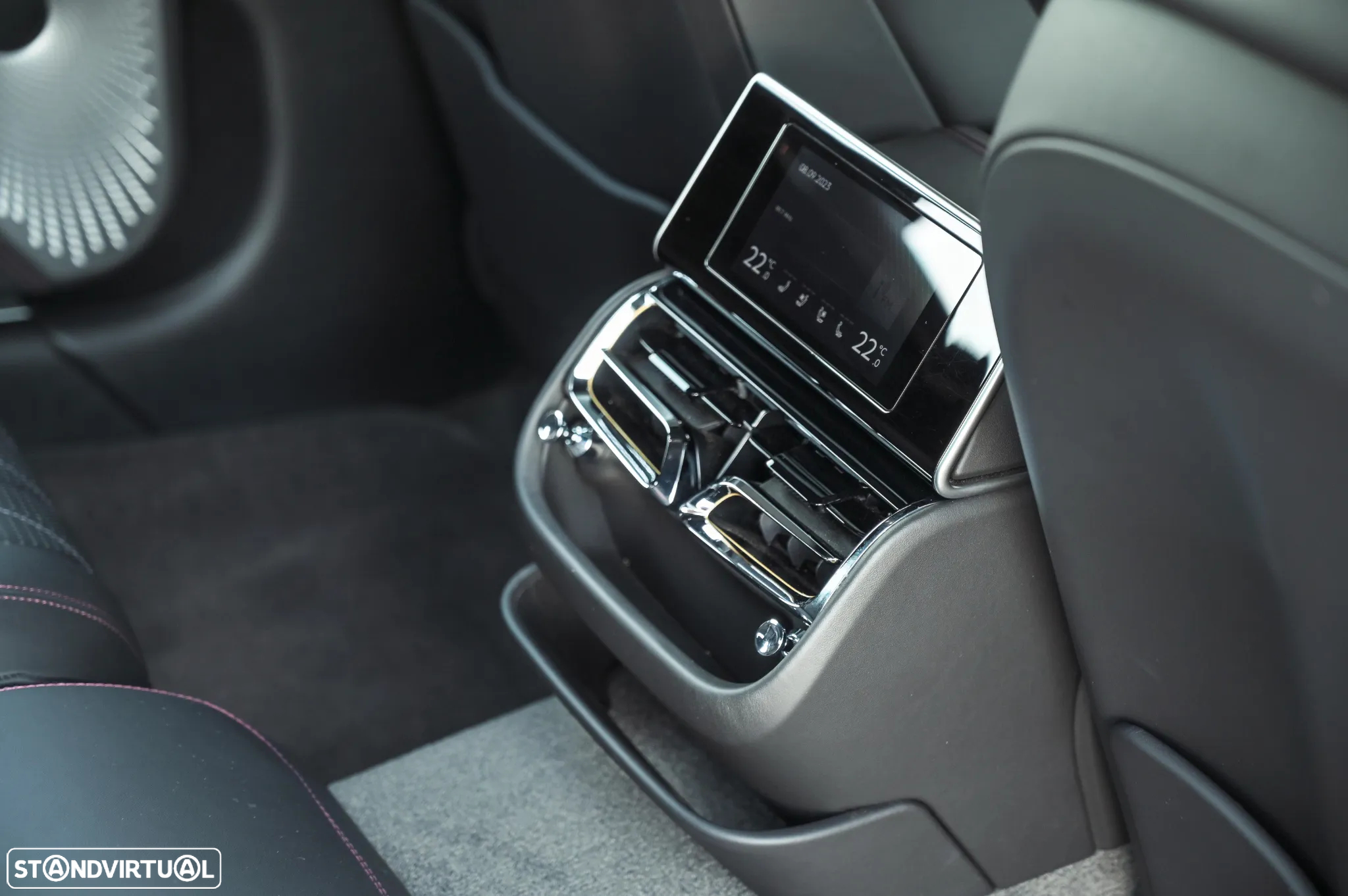 Bentley Flying Spur Hybrid - 25