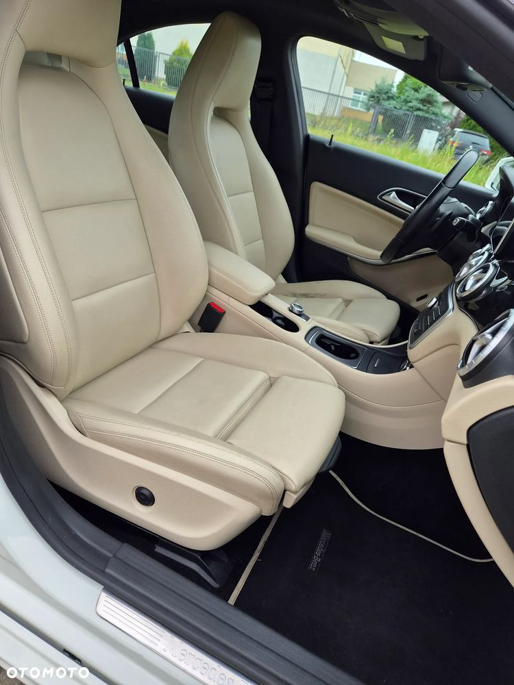 Mercedes-Benz CLA 250 4Matic 7G-DCT Sport - 12