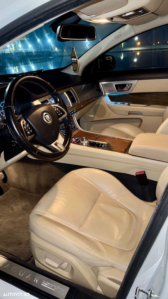 Jaguar XF - 13