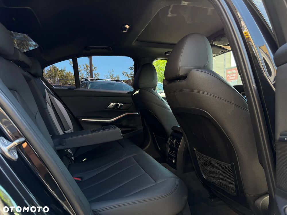 BMW Seria 3 330i M Sport - 19