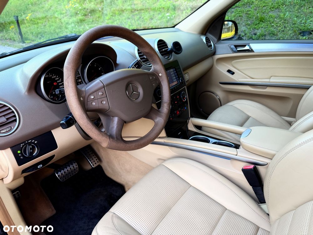 Mercedes-Benz ML 63 AMG 4Matic 7G-TRONIC - 29