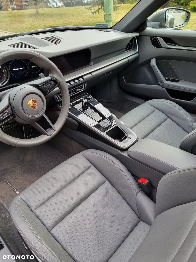 Porsche 911 Carrera - 9