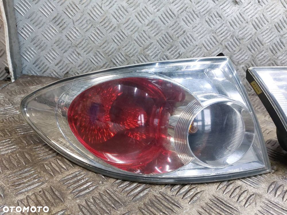 LAMPA LEWY TYŁ + PRAWY TYŁ KOMPLET W KLAPĘ W BŁOTNIK MAZDA 6 I HB 5D - 2