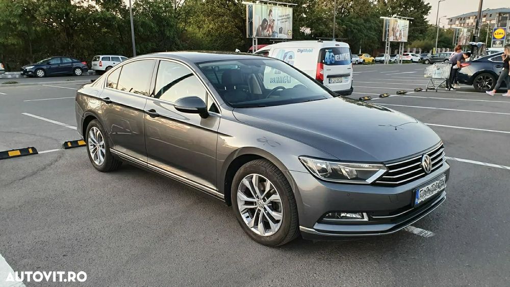 Volkswagen Passat - 1