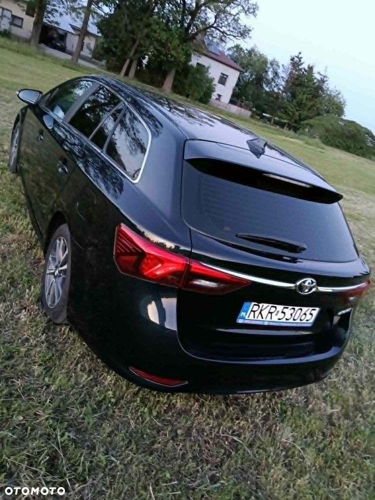 Toyota Avensis 2.0 Premium MS - 12