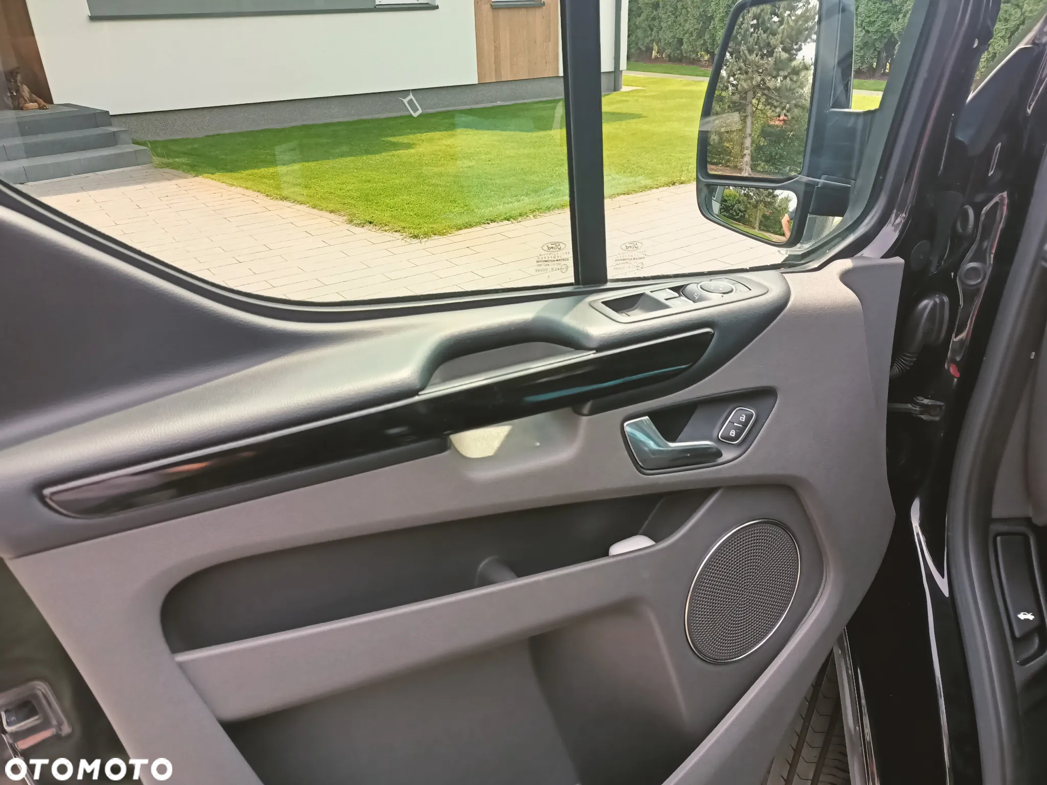 Ford Tourneo Custom - 20