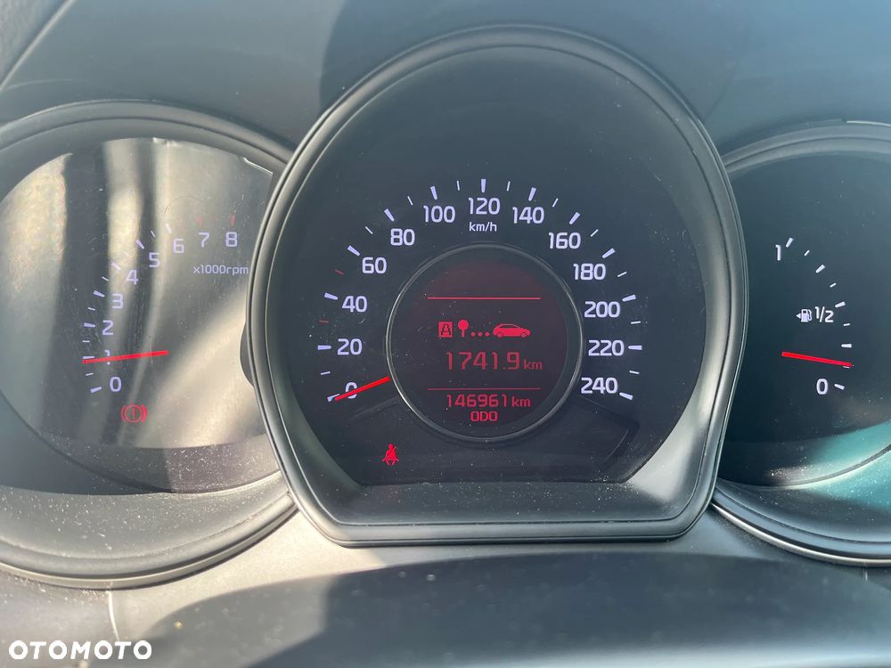 Kia Ceed - 8